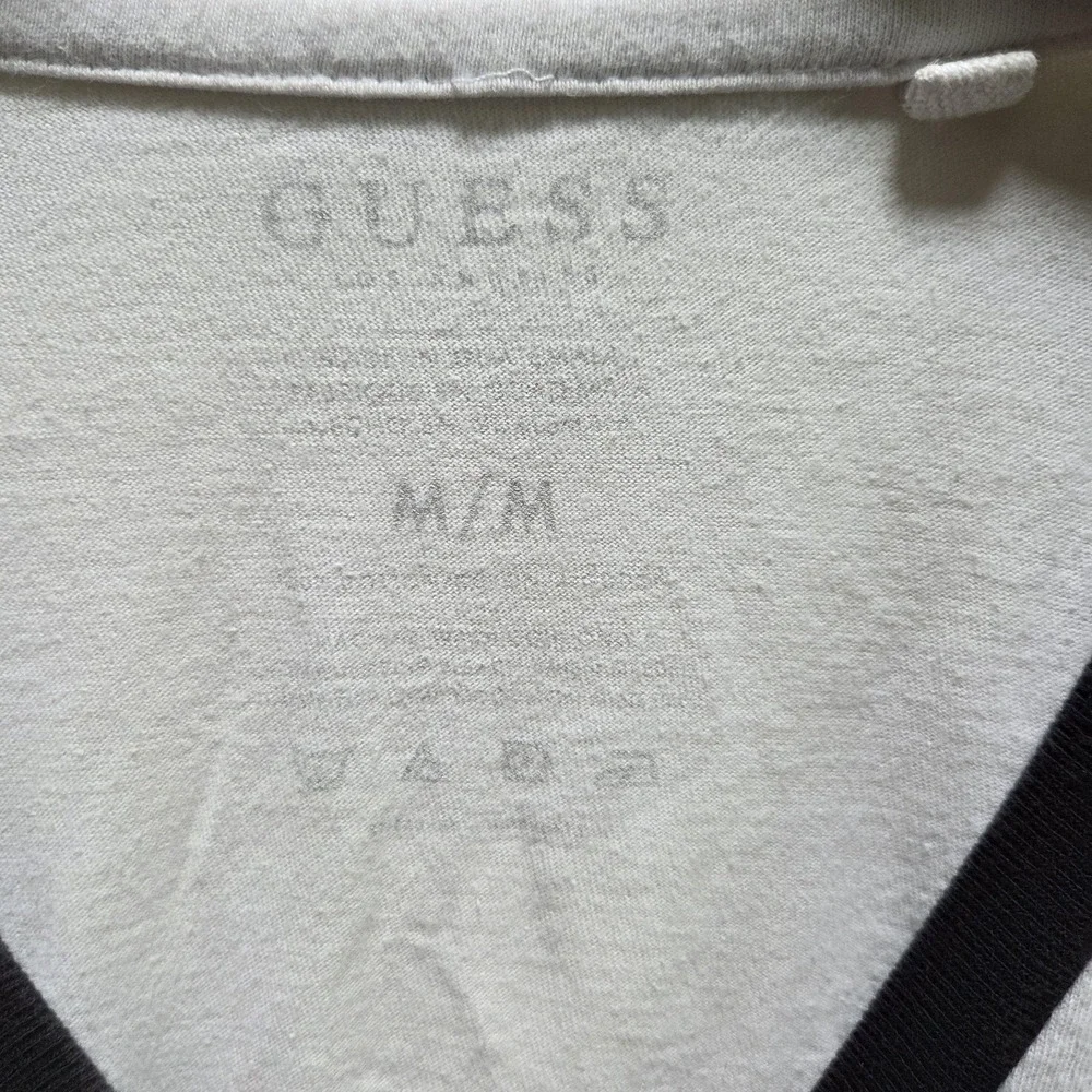 Guess Shirt Mens Medium White V-Neck Ringer Logo Tagless Cotton Jersey Tee - Picture 5 of 8